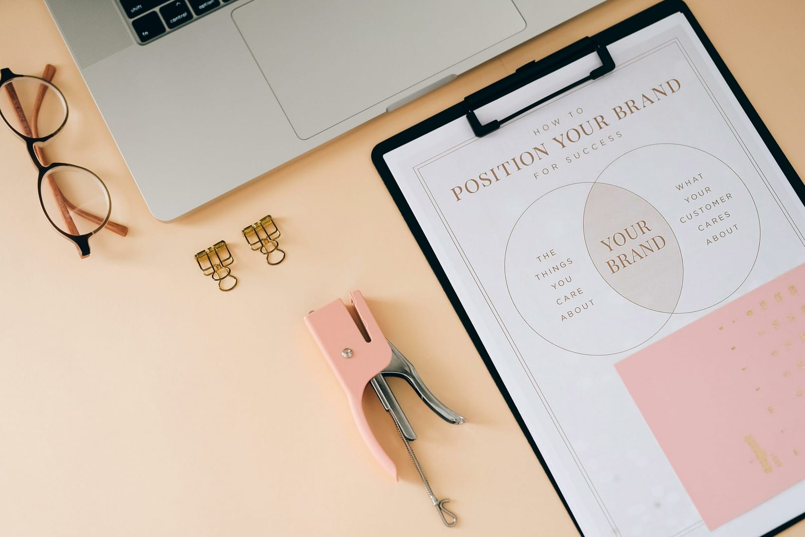 Kostenloses Stock Foto zu apfel, arbeit, arbeitsplatz